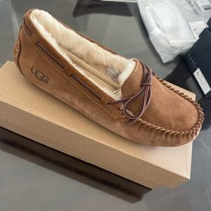 Ugg w Dakota Mocassin slippers